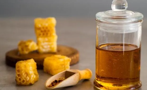 How to Identify Genuine Raw Honey at Home: 5 Easy Tricks